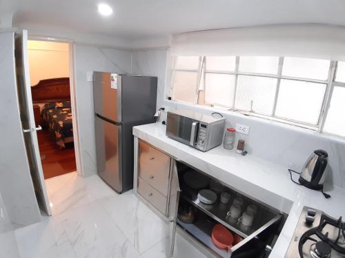 Kuchyň nebo kuchyňský kout v ubytování APARTAMENTO LINDO - A 2 Cuadras de la Plaza de Armas y del Palacio de Gobierno