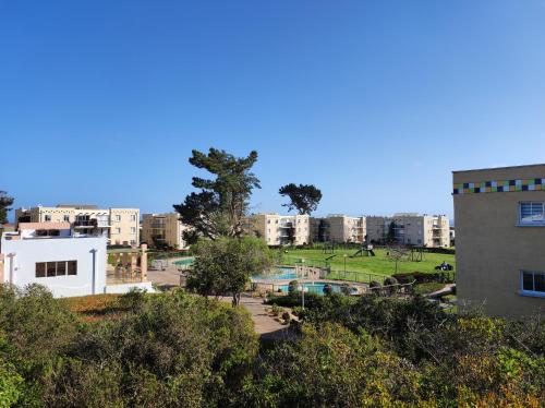 a view of a city with buildings and a park at Depto primer piso Quisco Norte in El Quisco