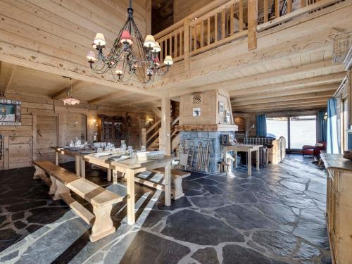 Chalet Montvalezan-La Rosière, 7 pièces, 14 personnes - FR-1-690-22にあるレストランまたは飲食店