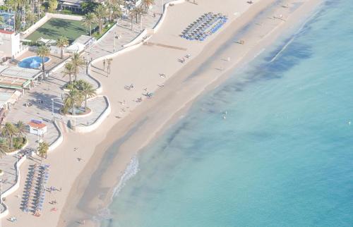 an overhead view of a beach with people and the ocean at Coco Calpe in Calpe