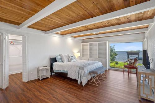a bedroom with a bed and a view of the ocean at 3 Bedroom House on the Lake in Lake Charles