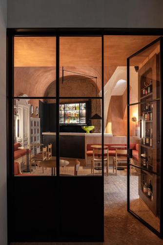 a room with a table and a dining room at Palazzo Petrvs in Orvieto