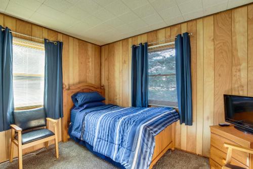 A bed or beds in a room at Cozy Markesan Cabin about 2 Mi to Green Lake Access!