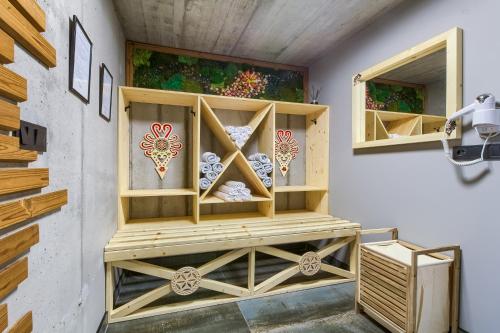 a room with a wooden shelf with vases at Apartamenty Dubacik in Tylicz
