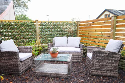 Gallery image of May Cottage, Sofa Bed, Garden 