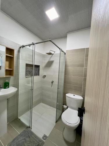 Koupelna v ubytování HOTEL TORRE DELUXE ¨SANTORINI¨
