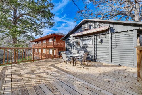 a patio with a table and chairs on a deck at Inviting Cabin about 11 Mi to Silverdollar City in Kimberling City