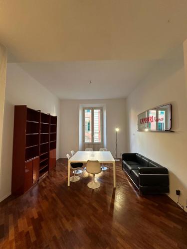 Foto whouse large suite apartment indipendenza 5