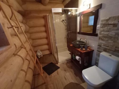 Koupelna v ubytování Zrub Jánošík