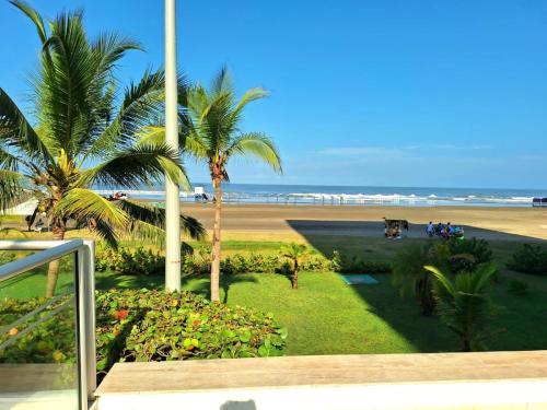 a view of the beach from the balcony of a resort at Apto vacacional Morros 3 - Salida directa al mar in Cartagena de Indias