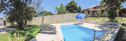 a house with a swimming pool in a yard at Casa das Pedras in Lagoa Santa