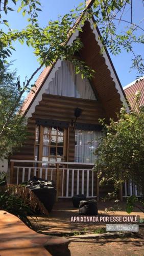 a house with a white fence and a porch at Suítes no Chalé - Cabanas in Campos do Jordão