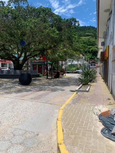 a person sitting on the side of a street at Recanto dos Ganchos in Governador Celso Ramos