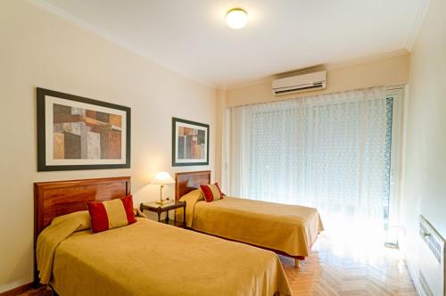 Кровать или кровати в номере Trianon Residence Recoleta