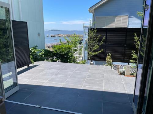a patio with a view of the ocean from a house at Timeless House Hashirimizu in Yokosuka