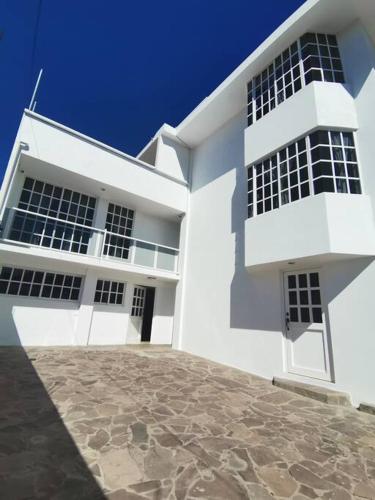 “Casa Blanca” a 3 minutos del mirador de cristal.