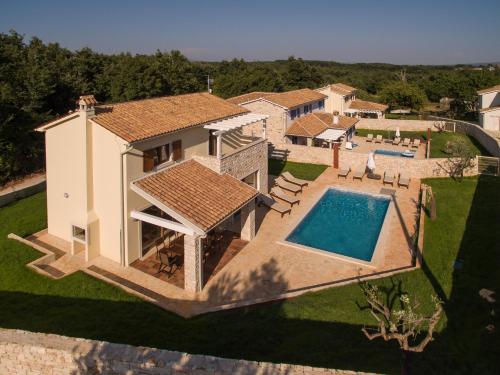 Bazén v ubytování Villas Adagio nebo v jeho okolí