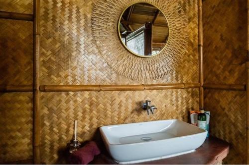 Ένα μπάνιο στο Leela Garden resort BambooLove