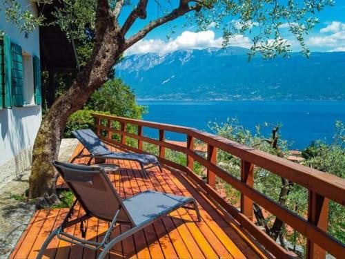 Holiday home with panoramic views in Gargnano