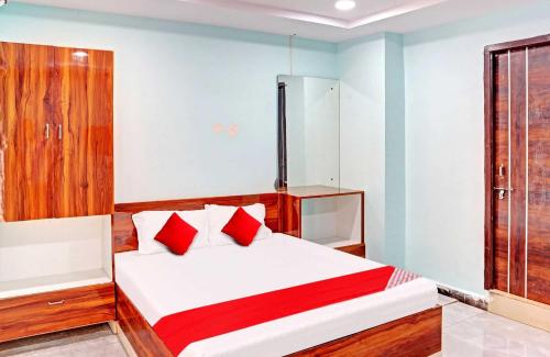 Ένα ή περισσότερα κρεβάτια σε δωμάτιο στο Super Hotel O SAI LEELA RESIDENCY