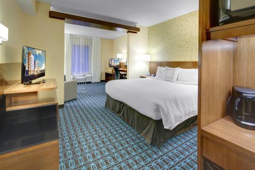 Postel nebo postele na pokoji v ubytování Fairfield Inn & Suites by Marriott Asheville Tunnel Road