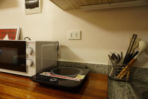 Televisyen dan/atau pusat hiburan di Staycation in Marilao Bulacan Near Ph Arena - Swift Escape