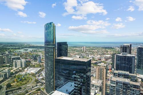 墨爾本的住宿－Prestige Living in Southbank，城市空中景色,高耸的摩天大楼