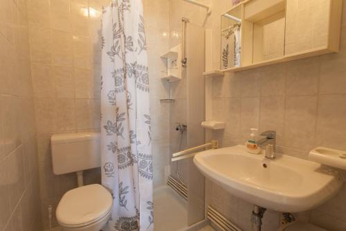 Kúpeľňa v ubytovaní Apartman Kondić Omišalj