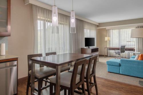 a kitchen and living room with a table and chairs at Residence Inn by Marriott Boston Burlington in Burlington