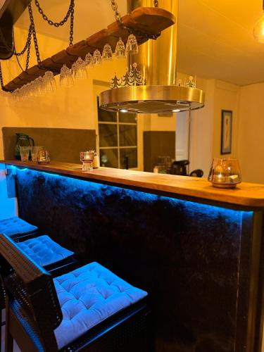 a bar with blue seats at a restaurant at Slava Hygge House in Nakskov