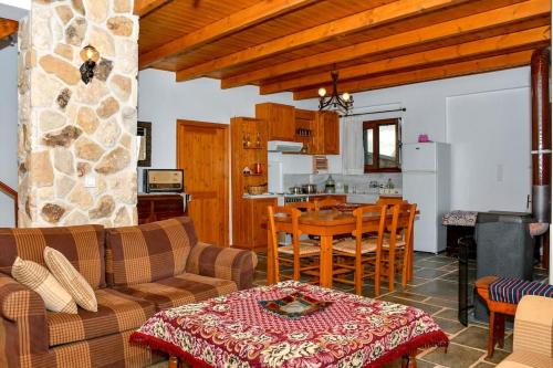 a living room with a couch and a table at Forest View House Seta in Séta