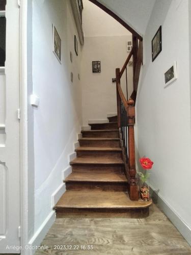 a staircase in a house with wooden floors at L'école buissonnière in Laroque-dʼOlmes