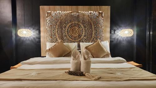 En eller flere senge i et værelse på Unique Stays at Karuna El Nido - The Glasshaus