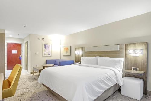 a large white bed in a hotel room at Holiday Inn Express - Gulfport Beach by IHG in Gulfport