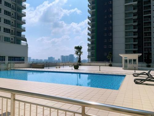 Bazén v ubytování Corner KL Pool View RC Residence nebo v jeho okolí