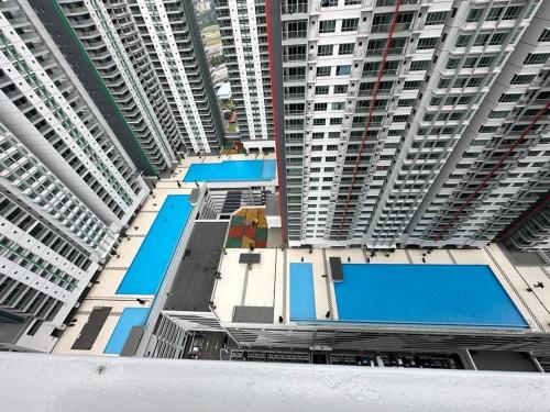 Bazén v ubytování Corner KL Pool View RC Residence nebo v jeho okolí