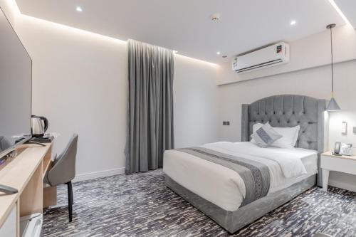 Llit o llits en una habitació de فندق المسافر
