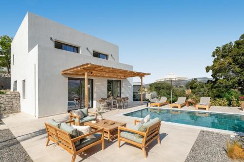 Bazén v ubytování Massari Hills Luxury Living nebo v jeho okolí