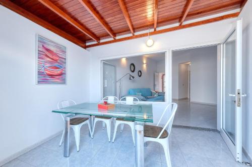 Casa el Varadero - Access Pool and Sport Center and Air-Con By Lanzarote Vacation Homes