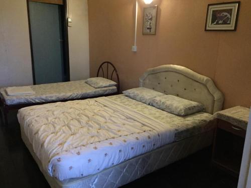 two twin beds in a room with a bedskirts at Mountainresthouse 