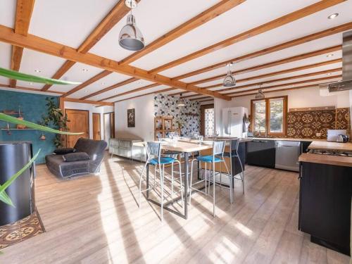 a kitchen and living room with a table and chairs at Le Grand Lieu / Les Orres in Les Orres