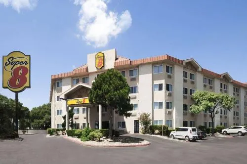 Super 8 by Wyndham Austin North/University Area in Round Rock