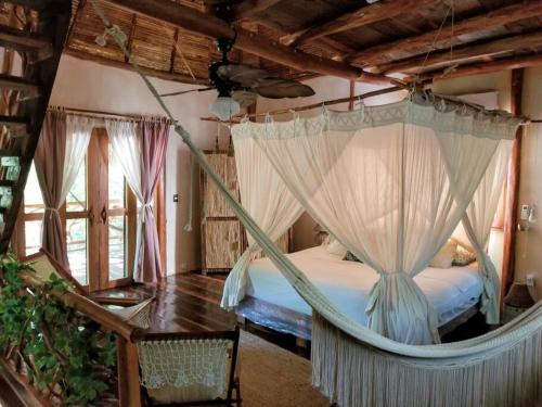 a bedroom with a hammock bed in a room at Casa El Alux Campestre in Macario Gomez