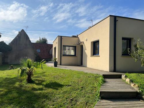 El edificio en el que está la casa vacacional