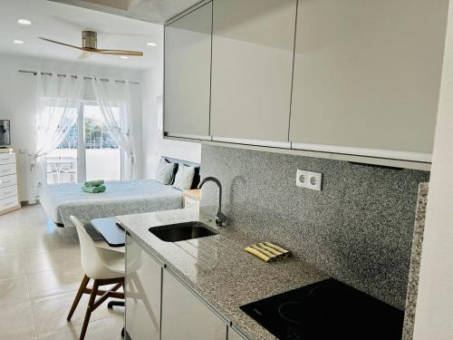 Studio apt with spectacular views of Lagos Marina