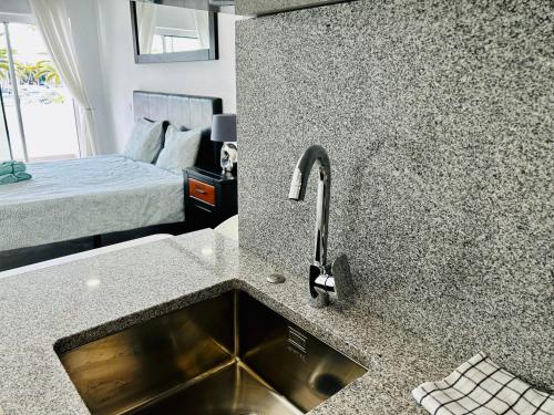 Studio apt with spectacular views of Lagos Marina