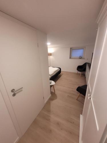 Φωτογραφία από το άλμπουμ του Zimmer im Souterrain mit eigenem Bad στο Τσέλε