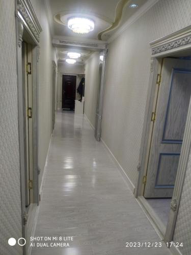 a corridor in a building with a long hallway at Апартамент в центре города in Andizhan