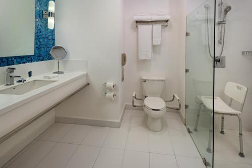 a bathroom with a toilet and a sink and a shower at Four Points by Sheraton Monterrey Linda Vista in Monterrey