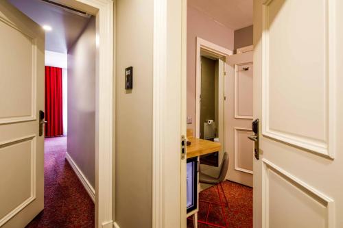 a hallway with a desk and a table in a room at La Porte de Taksim in Istanbul